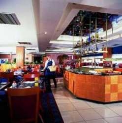 Imagen del bar/restaurante del Hotel MENZIES LEOFRIC. Foto 3