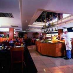 Imagen del bar/restaurante del Hotel MENZIES LEOFRIC. Foto 4