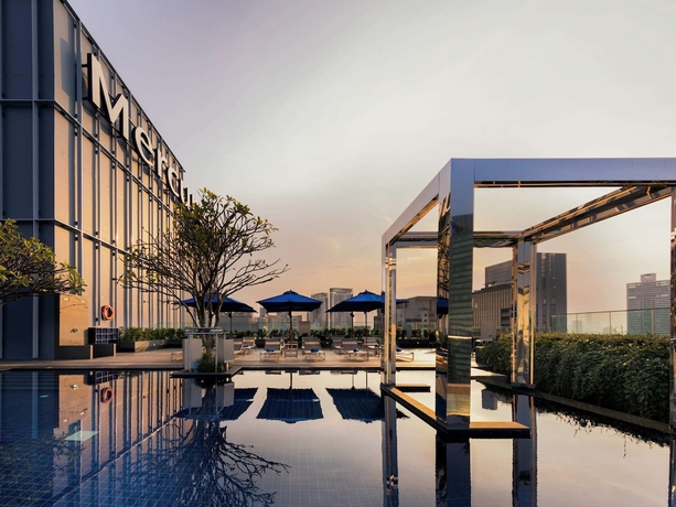 Imagen de la piscina del Hotel MERCURE BANGKOK SUKHUMVIT 24. Foto 16