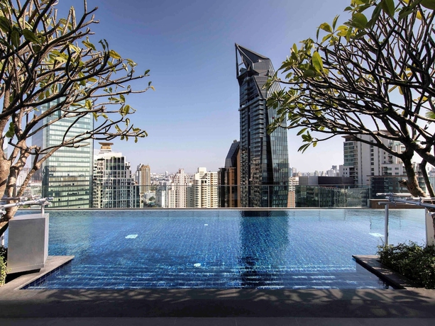 Imagen de la piscina del Hotel MERCURE BANGKOK SUKHUMVIT 24. Foto 19