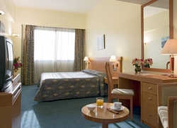 Imagen de la habitación del Hotel MERCURE. Foto 6