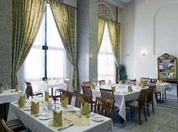 Imagen del bar/restaurante del Hotel MERCURE. Foto 5