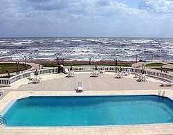 Imagen de la piscina del Hotel MERCURE. Foto 4