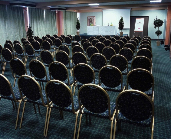 Imagen de los interiores del Hotel MERCURE MOULINS NORD. Foto 4
