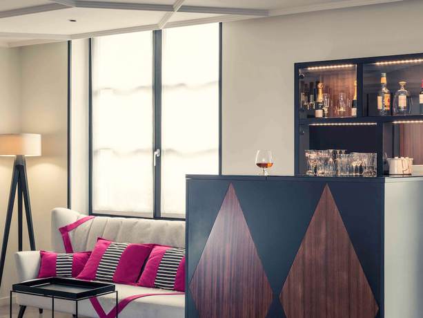 Imagen del bar/restaurante del Hotel MERCURE PARIS ARC DE TRIOMPHE WAGRAM. Foto 7