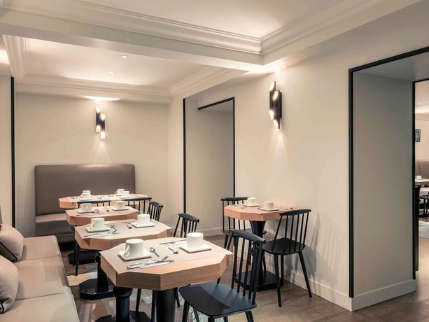 Imagen del bar/restaurante del Hotel MERCURE PARIS ARC DE TRIOMPHE WAGRAM. Foto 9