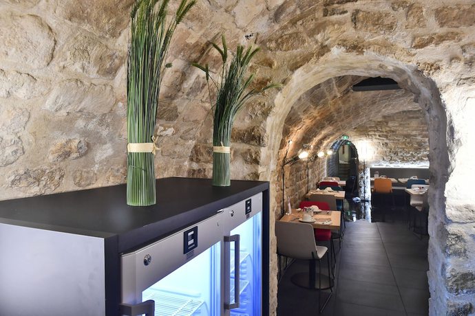 Imagen del bar/restaurante del Hotel MERCURE PARIS GARE DE L'EST MAGENTA. Foto 4