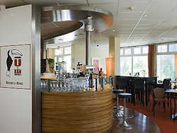 Imagen del bar/restaurante del Hotel MERCURE WALSRODE LUENEBURGER HEIDE. Foto 2