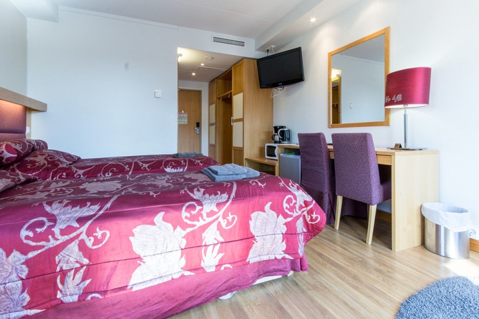 Imagen de la habitación del Hotel MERIPUISTO. Foto 7