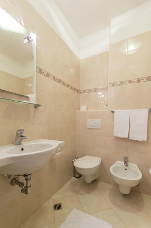 Imagen de la habitación del Hotel MESSNER. Foto 13