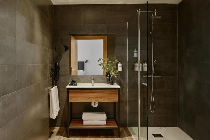 Imagen general del Hotel MET Pamplona. Foto 10