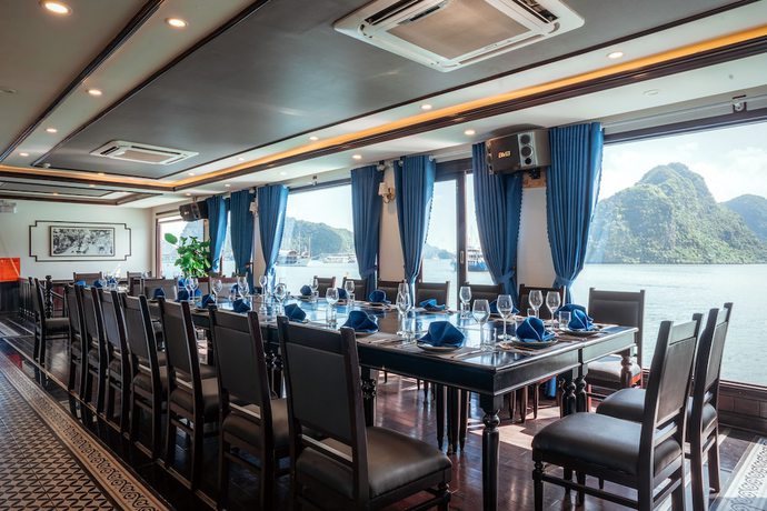 Imagen del bar/restaurante del Hotel M\'Gloria Cruise. Foto 1