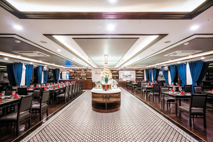 Imagen del bar/restaurante del Hotel M\'Gloria Cruise. Foto 2