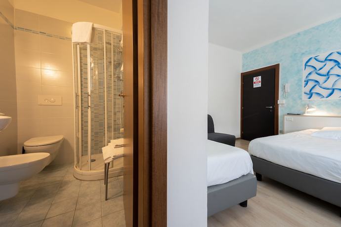 Imagen de la habitación del Hotel MH Benaco. Foto 5