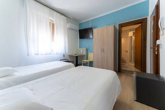 Imagen de la habitación del Hotel MH Benaco. Foto 7