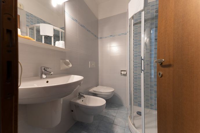 Imagen de la habitación del Hotel MH Benaco. Foto 9