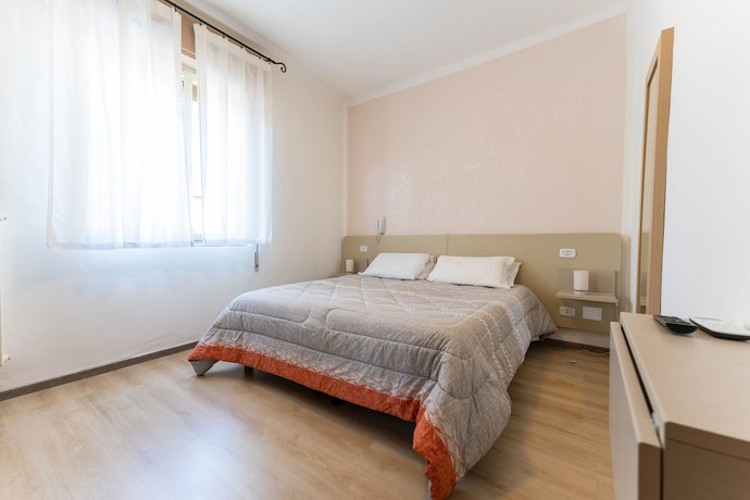Imagen de la habitación del Hotel MH Benaco. Foto 18