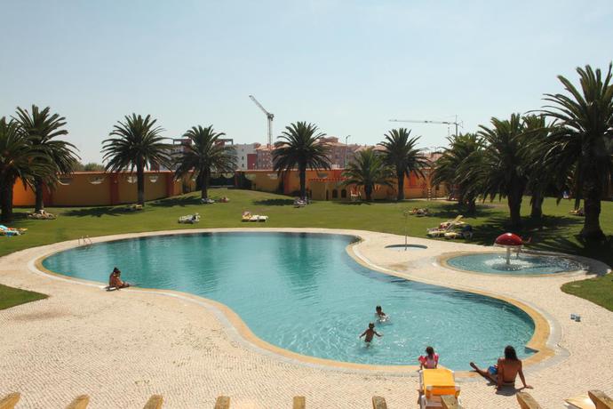 Imagen de la piscina del Hotel MH Dona Rita. Foto 6
