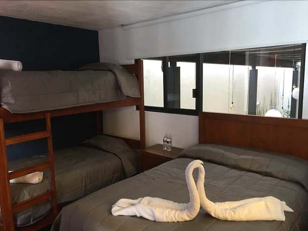 Imagen de la habitación del Hotel MH. Foto 10