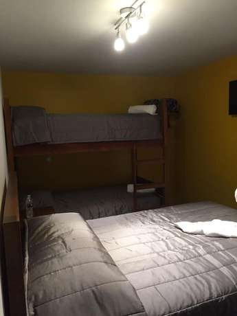 Imagen de la habitación del Hotel MH. Foto 14