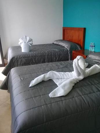 Imagen de la habitación del Hotel MH. Foto 15