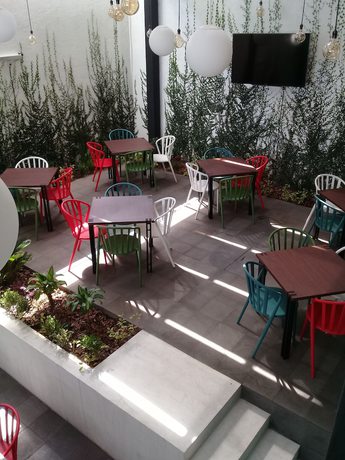 Imagen del bar/restaurante del Hotel MH. Foto 3