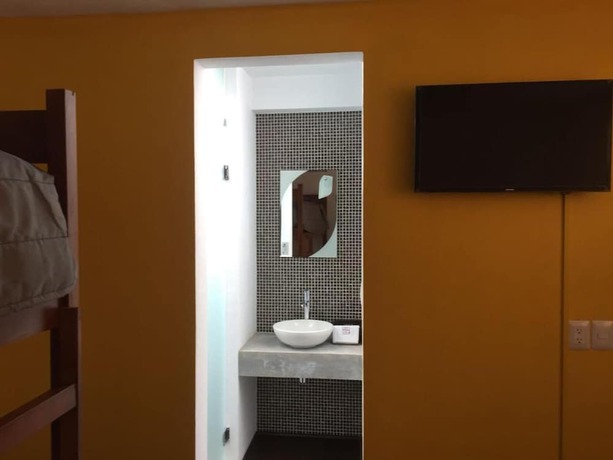 Imagen de la habitación del Hotel MH. Foto 18