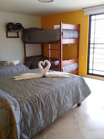 Imagen de la habitación del Hotel MH. Foto 19