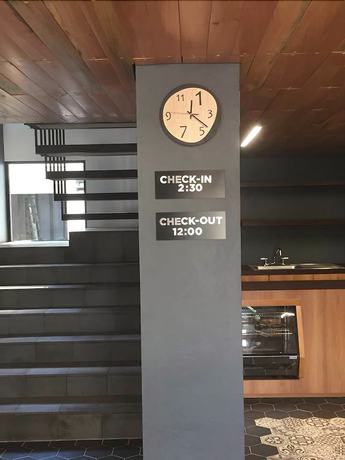 Imagen de los interiores del Hotel MH. Foto 20