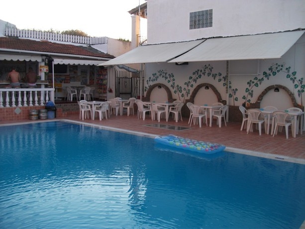 Imagen de la piscina del Hotel MIAMI SEA VIEW. Foto 5