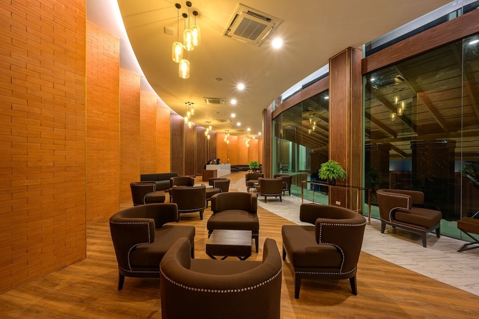 Imagen de los interiores del Hotel MIDA Grande Resort Phuket. Foto 18