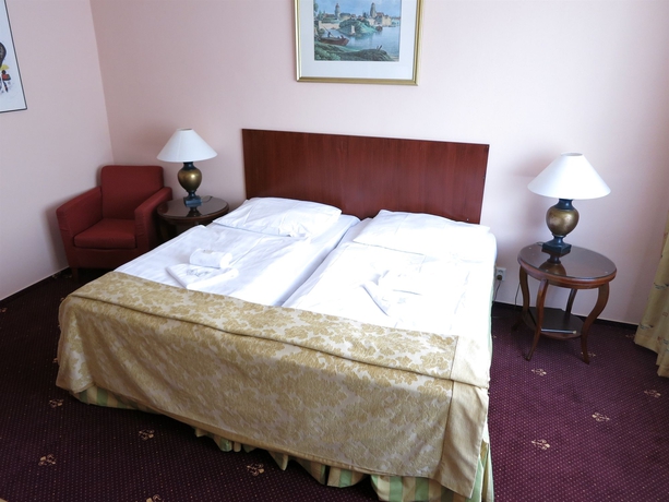 Imagen de la habitación del Hotel MIRA. Foto 5