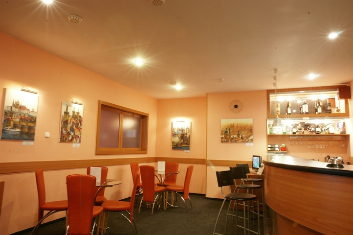 Imagen de los interiores del Hotel MIRA. Foto 13