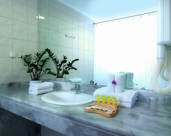 Imagen general del Hotel MIRALUNA VILLAGE and SPA. Foto 11