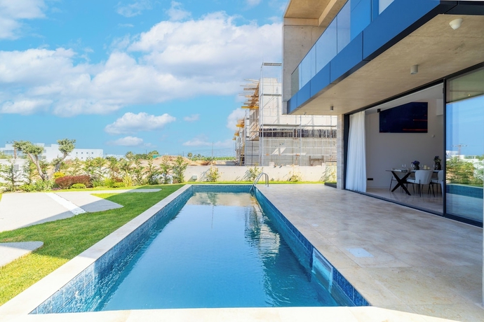 Imagen de la piscina del Hotel MITO Seaview by Serbellas. Foto 13
