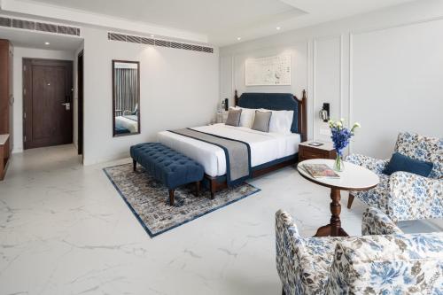 Imagen de la habitación del Hotel MJ Sarovar Portico Haridwar. Foto 17