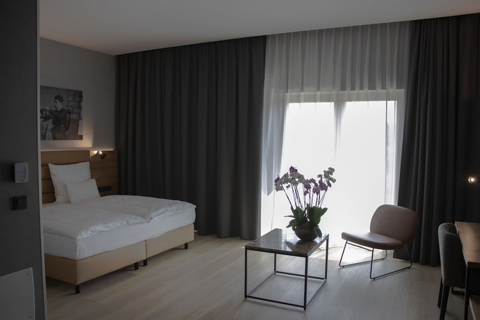 Imagen de la habitación del Hotel MK Tirana. Foto 13