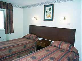 Imagen de la habitación del Hotel MK, Towcester. Foto 8