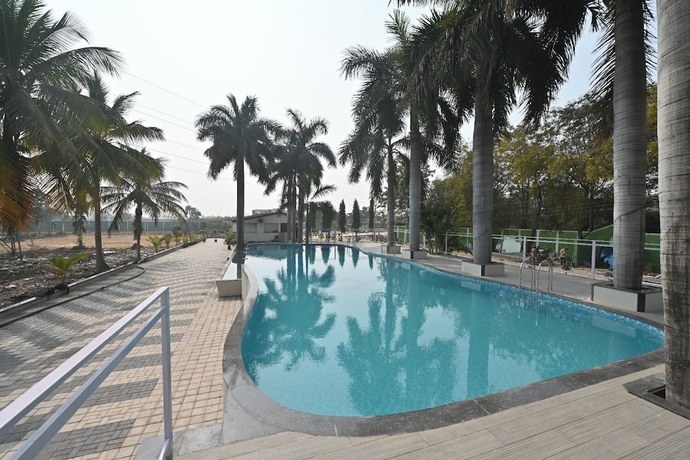 Imagen de la piscina del Hotel MM Resort ands Bhilai. Foto 9