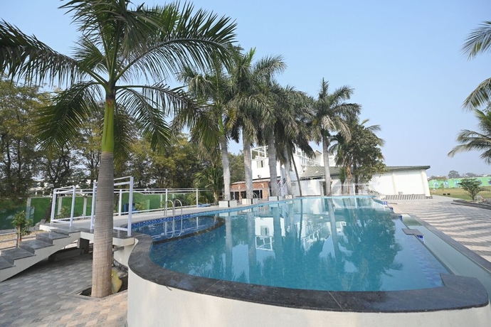 Imagen de la piscina del Hotel MM Resort ands Bhilai. Foto 10