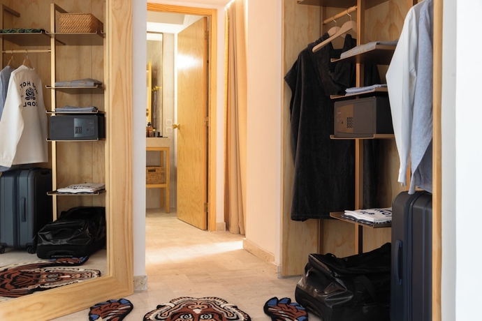Imagen de la habitación del Hotel MOB Cannes. Foto 9
