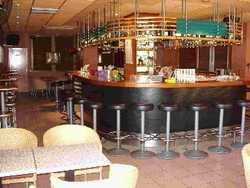 Imagen del bar/restaurante del Hotel MOCAMBO, Numea. Foto 1