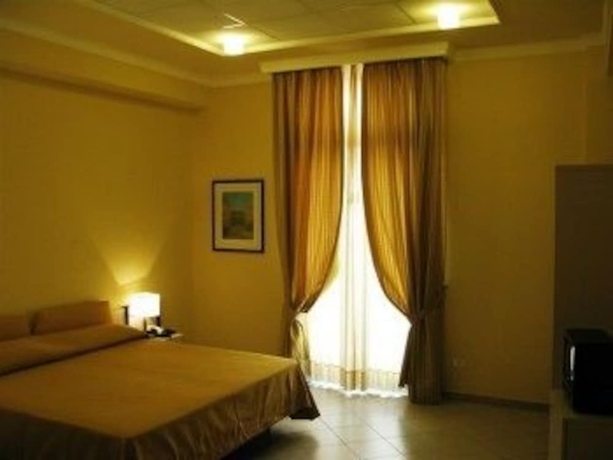 Imagen general del Hotel MODERNO, Bari. Foto 1