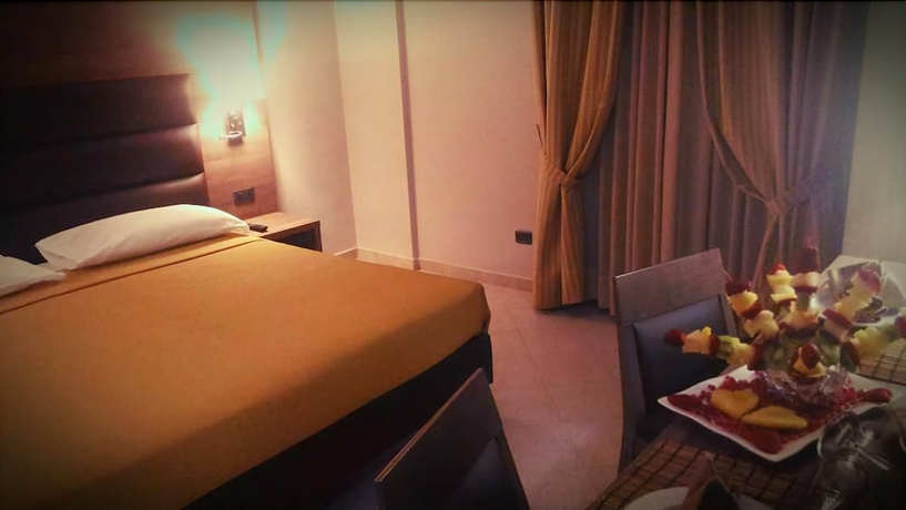 Imagen de la habitación del Hotel MODERNO, Bari. Foto 8