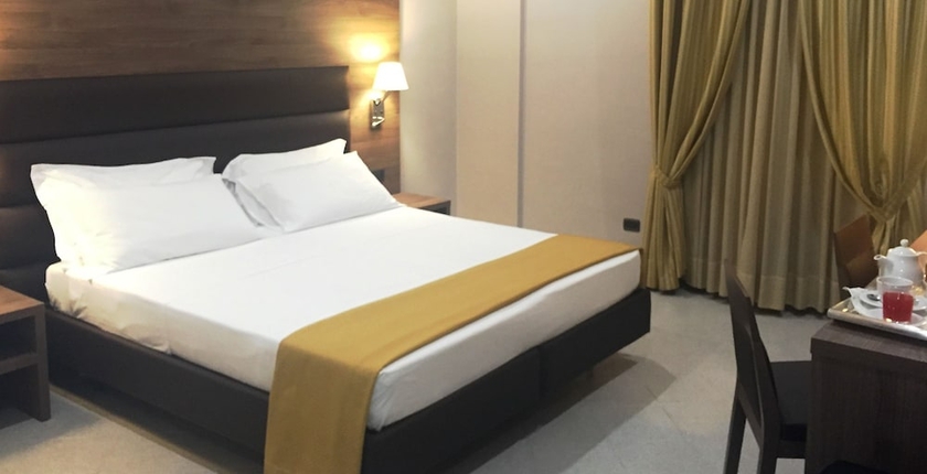 Imagen de la habitación del Hotel MODERNO, Bari. Foto 9