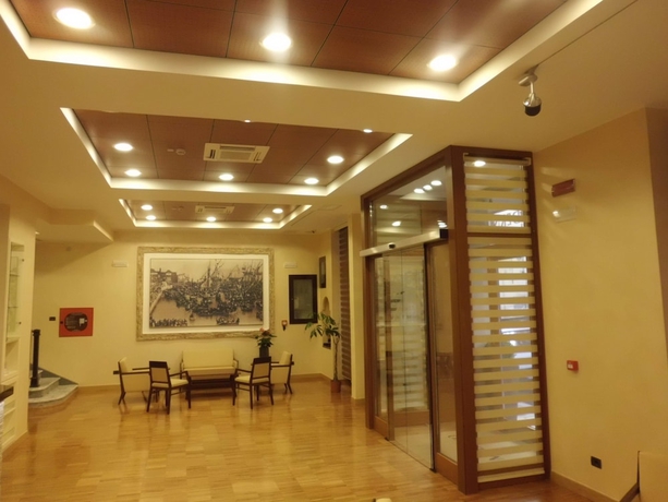 Imagen de los interiores del Hotel MODERNO, Bari. Foto 18