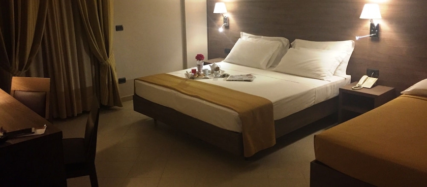 Imagen de la habitación del Hotel MODERNO, Bari. Foto 14