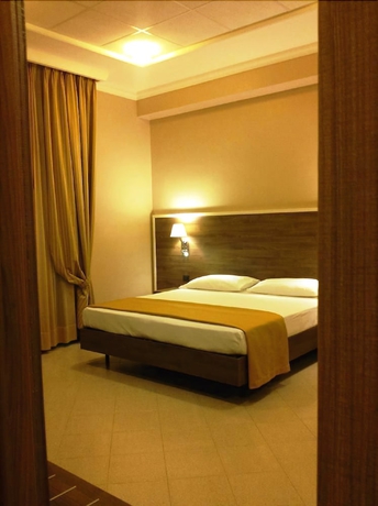 Imagen de la habitación del Hotel MODERNO, Bari. Foto 16