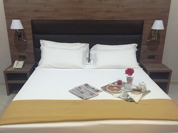 Imagen de la habitación del Hotel MODERNO, Bari. Foto 17