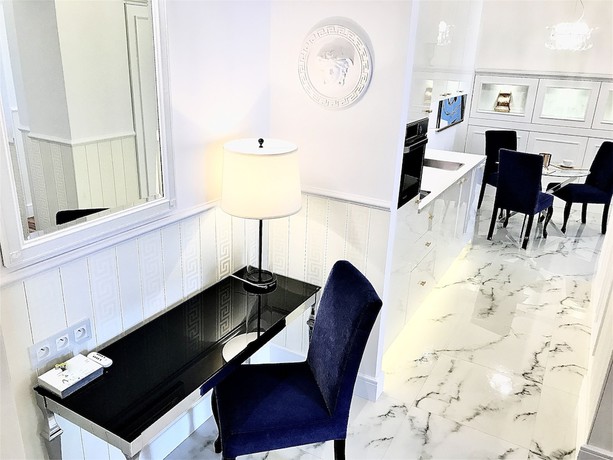 Imagen de la habitación del Hotel MONDRIAN Luxury Suites and Apartments Old Town Market Square. Foto 10